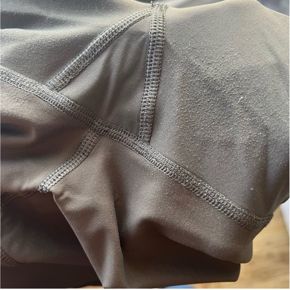 Lululemon - Picture 3 of 4